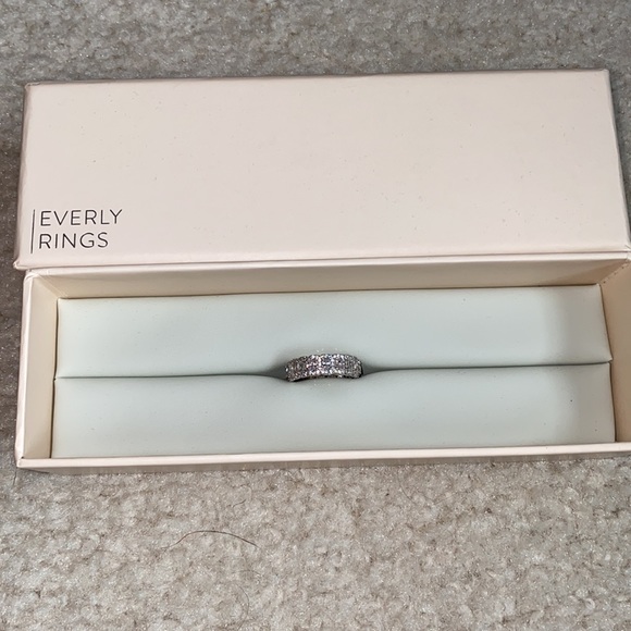 Diamond band - Picture 1 of 4